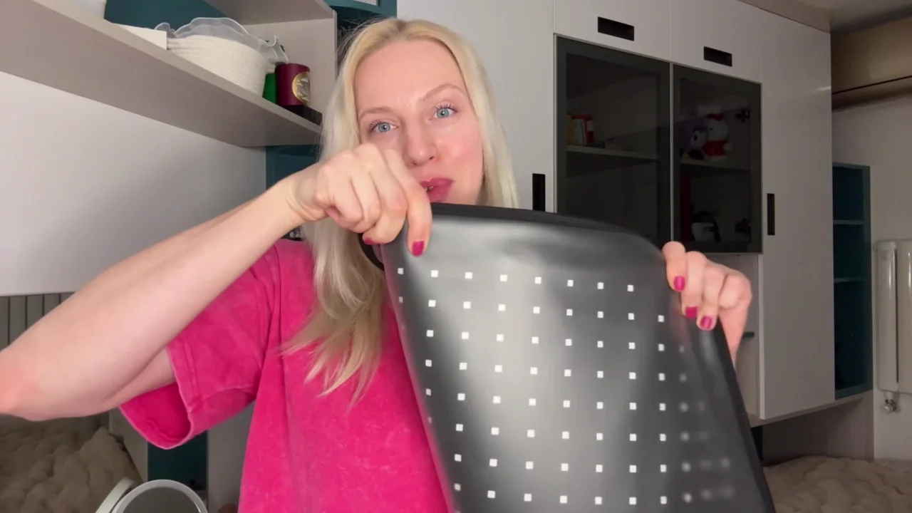 Model flexing the medical-grade TPU surface of the rePretty mat